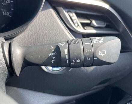 Toyota C-HR 1.8 C-HR-Dynamic HEV CVT 5dr 50