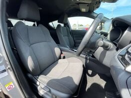 Toyota C-HR 1.8 C-HR-Dynamic HEV CVT 5dr 57