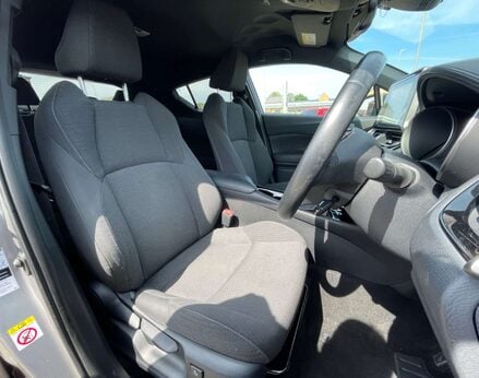 Toyota C-HR 1.8 C-HR-Dynamic HEV CVT 5dr 57