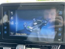 Toyota C-HR 1.8 C-HR-Dynamic HEV CVT 5dr 33