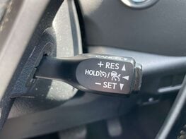 Toyota C-HR 1.8 C-HR-Dynamic HEV CVT 5dr 51