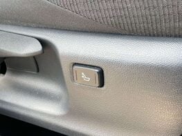 Toyota C-HR 1.8 C-HR-Dynamic HEV CVT 5dr 58