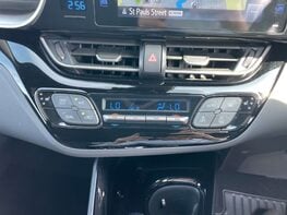 Toyota C-HR 1.8 C-HR-Dynamic HEV CVT 5dr 39