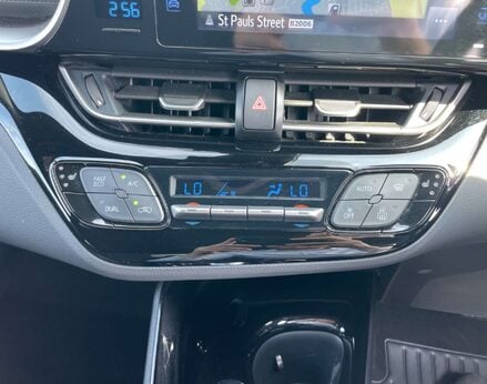 Toyota C-HR 1.8 C-HR-Dynamic HEV CVT 5dr 39
