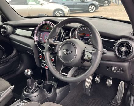 Mini Hatch 1.5 Cooper Sport 3dr 18