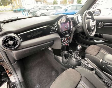 Mini Hatch 1.5 Cooper Sport 3dr 17