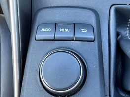 Lexus Is 2.5 IS 300h Advance CVT 4dr 44