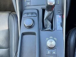 Lexus Is 2.5 IS 300h Advance CVT 4dr 46