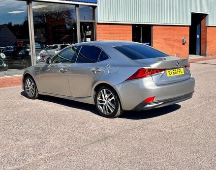 Lexus Is 2.5 IS 300h Advance CVT 4dr 9