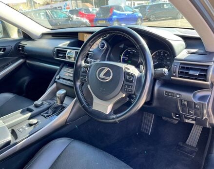 Lexus Is 2.5 IS 300h Advance CVT 4dr 18