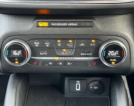 Ford Focus 1.5 Focus Titanium Auto 5dr 54