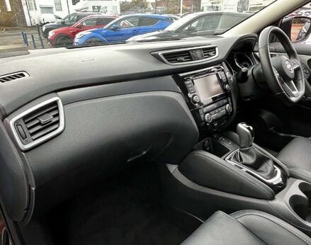 Nissan Qashqai 1.3 Qashqai Tekna DiG-T Semi-Auto 5dr 17