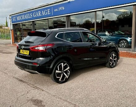 Nissan Qashqai 1.3 Qashqai Tekna DiG-T Semi-Auto 5dr 8