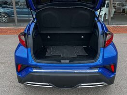 Toyota C-HR 2.0 C-HR Design HEV CVT 5dr 63