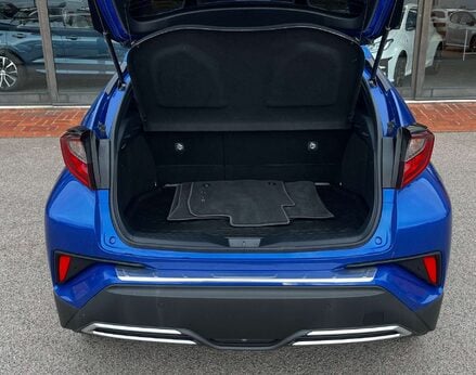 Toyota C-HR 2.0 C-HR Design HEV CVT 5dr 63