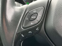 Toyota C-HR 2.0 C-HR Design HEV CVT 5dr 51