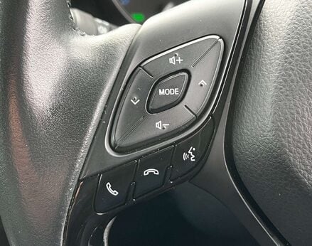 Toyota C-HR 2.0 C-HR Design HEV CVT 5dr 51