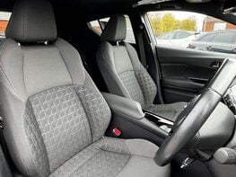 Toyota C-HR 2.0 C-HR Design HEV CVT 5dr 59