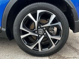 Toyota C-HR 2.0 C-HR Design HEV CVT 5dr 14