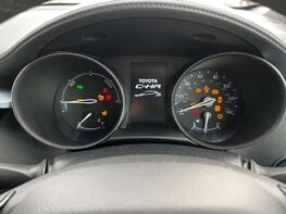 Toyota C-HR 2.0 C-HR Design HEV CVT 5dr 21
