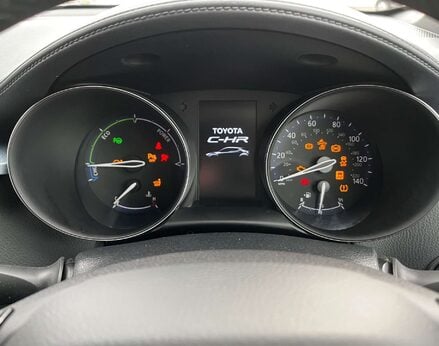 Toyota C-HR 2.0 C-HR Design HEV CVT 5dr 21