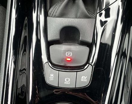 Toyota C-HR 2.0 C-HR Design HEV CVT 5dr 48