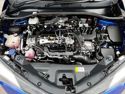 Toyota C-HR 2.0 C-HR Design HEV CVT 5dr 