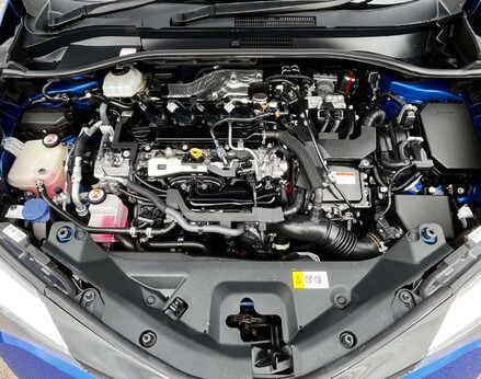 Toyota C-HR 2.0 C-HR Design HEV CVT 5dr 7