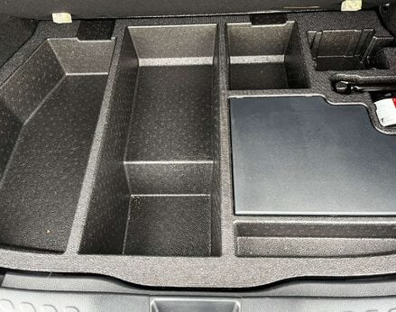 Toyota C-HR 2.0 C-HR Design HEV CVT 5dr 66