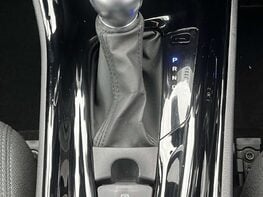 Toyota C-HR 2.0 C-HR Design HEV CVT 5dr 49