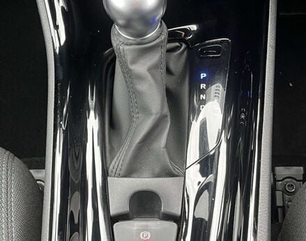 Toyota C-HR 2.0 C-HR Design HEV CVT 5dr 49