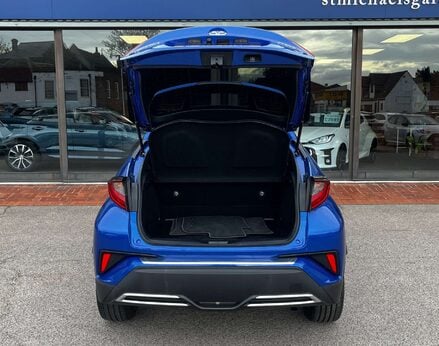 Toyota C-HR 2.0 C-HR Design HEV CVT 5dr 62