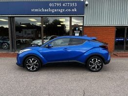 Toyota C-HR 2.0 C-HR Design HEV CVT 5dr 11