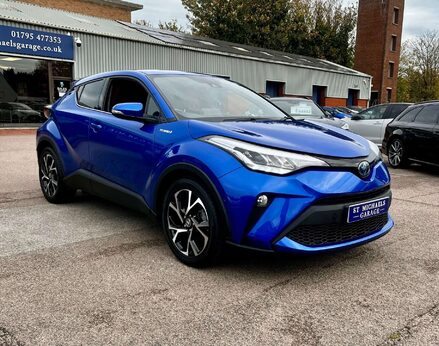 Toyota C-HR 2.0 C-HR Design HEV CVT 5dr 4