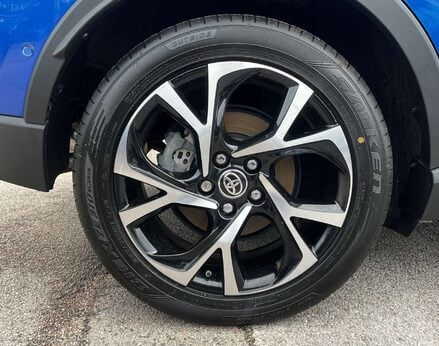 Toyota C-HR 2.0 C-HR Design HEV CVT 5dr 15