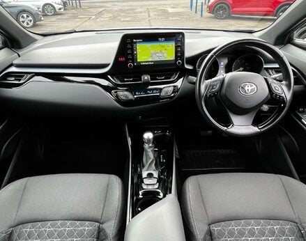 Toyota C-HR 2.0 C-HR Design HEV CVT 5dr 2