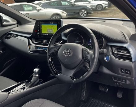 Toyota C-HR 2.0 C-HR Design HEV CVT 5dr 18
