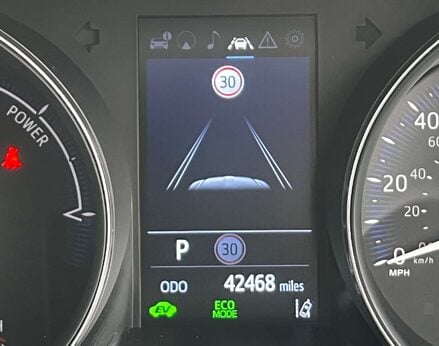 Toyota C-HR 2.0 C-HR Design HEV CVT 5dr 28