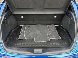 Toyota C-HR 2.0 C-HR Design HEV CVT 5dr 64