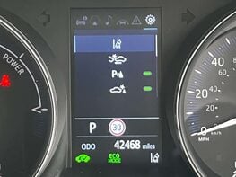 Toyota C-HR 2.0 C-HR Design HEV CVT 5dr 29