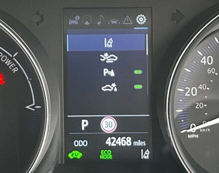 Toyota C-HR 2.0 C-HR Design HEV CVT 5dr 29