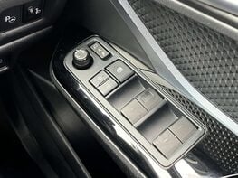 Toyota C-HR 2.0 C-HR Design HEV CVT 5dr 58