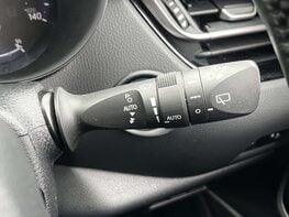 Toyota C-HR 2.0 C-HR Design HEV CVT 5dr 54