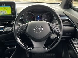 Toyota C-HR 2.0 C-HR Design HEV CVT 5dr 20