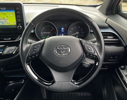 Toyota C-HR 2.0 C-HR Design HEV CVT 5dr 20
