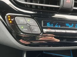 Toyota C-HR 2.0 C-HR Design HEV CVT 5dr 46