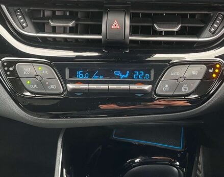 Toyota C-HR 2.0 C-HR Design HEV CVT 5dr 45