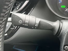 Toyota C-HR 2.0 C-HR Design HEV CVT 5dr 53