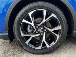 Toyota C-HR 2.0 C-HR Design HEV CVT 5dr 13