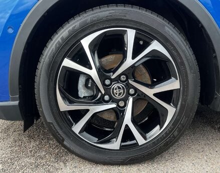 Toyota C-HR 2.0 C-HR Design HEV CVT 5dr 13